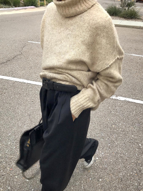 Maxi pull + pantalon masculin  pinces + converses = le bon mix