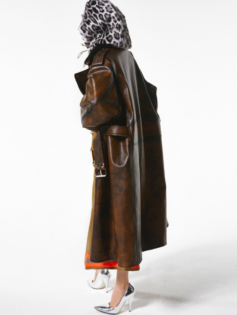 Dclin dans des textures modernes et des coloris de caractre, le look 