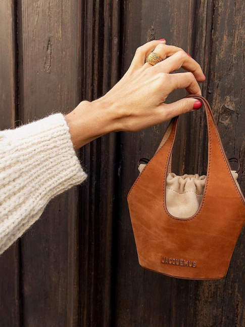 Sac lilliputien + ample pull en grosse maille = le bon mix