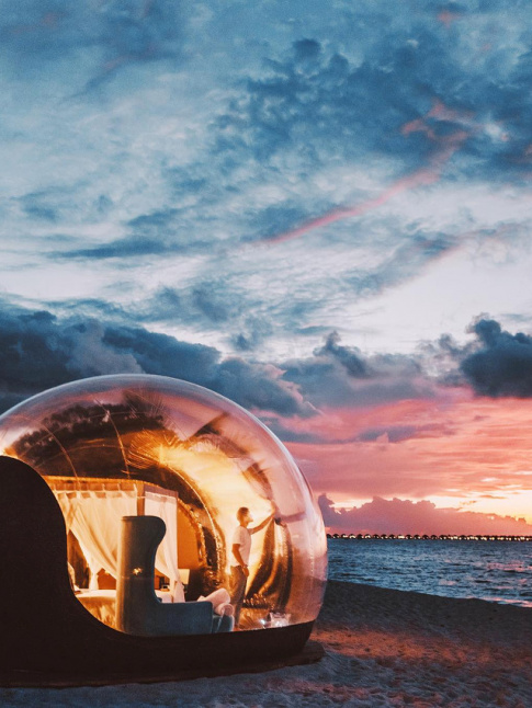 Chambre bulle + coucher de soleil + plage de sable fin = le bon mix