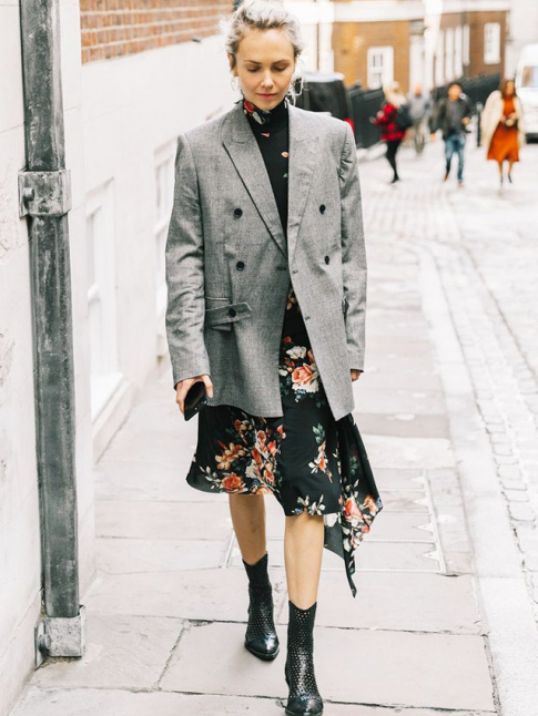 Rien de tel que des bottines ultra moulantes  talons pour quilibrer un blazer lgrement oversize !