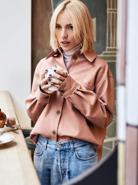 Ample surchemise rose poudr + sous pull + jean neige = le bon mix