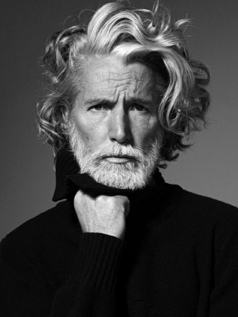 On piquerait bien  Aiden Shaw ses insolentes mches ondules...