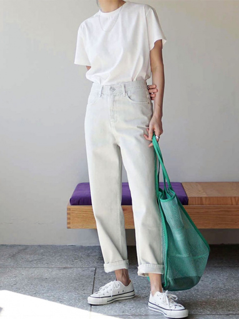 Rien de tel qu'une touche de couleur pour finaliser un look beige/blanc !