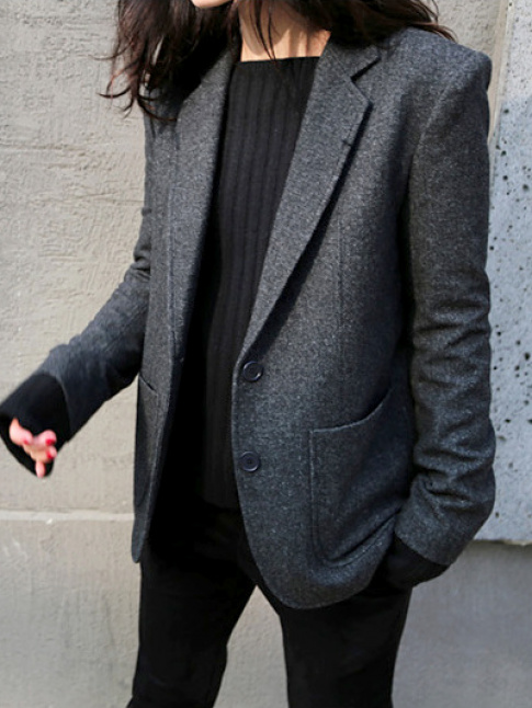 Oui au mix blazer en drap de laine/pull  encolure bateau et aux manches un peu trop longues !