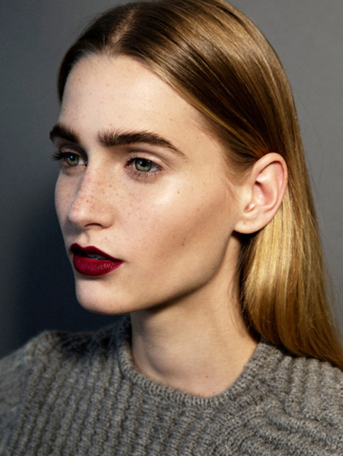 Rouge  lvres soutenu + pull en grosse maille = le bon mix