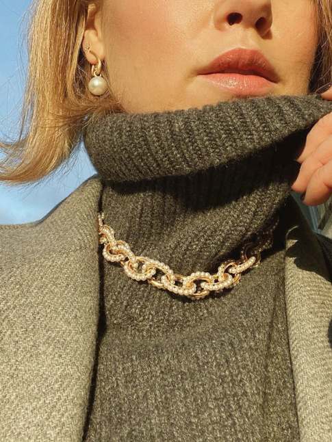 Pour ou contre le collier port sur un col roul ?