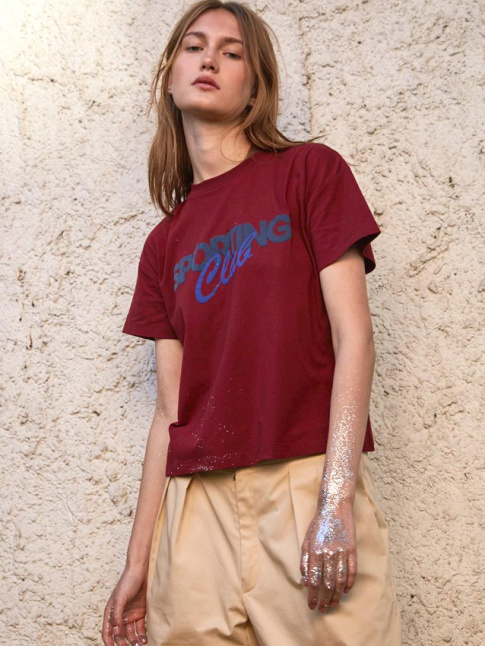 Bordeaux tirant sur le marron  + beige + bleu marine = le bon mix