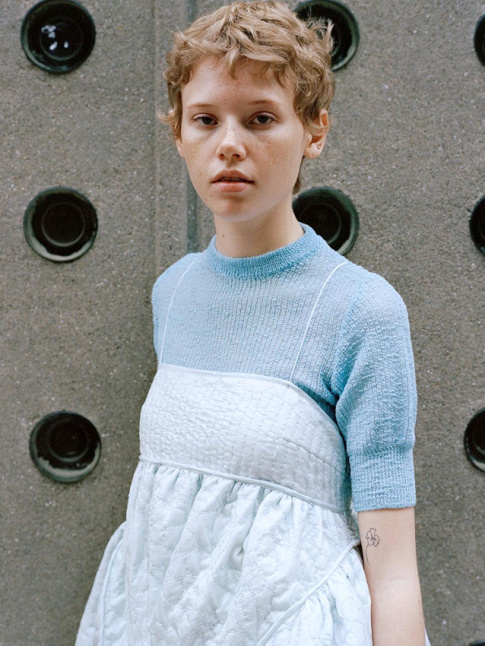 Robe  fines bretelles + petit pull fin = le bon mix