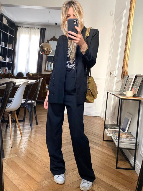 Difficile de faire plus cool qu'un costume bien taill port avec dsinvolture...