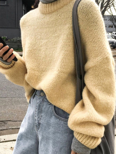 Rien de tel qu'un pull loose jaune ple pour rchauffer un jean bleu dlav !