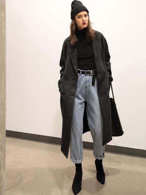 Rien de tel qu'une paire de bottines chaussettes  bouts pointus pour sophistiquer un look hivernal !
