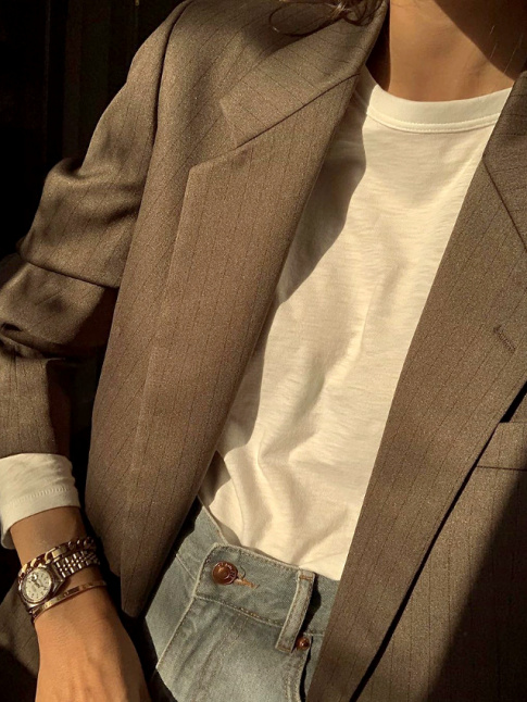 Un tee-shirt blanc... what else ?
