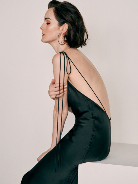 Difficile de faire plus sensuel qu'une slip dress dos nu !