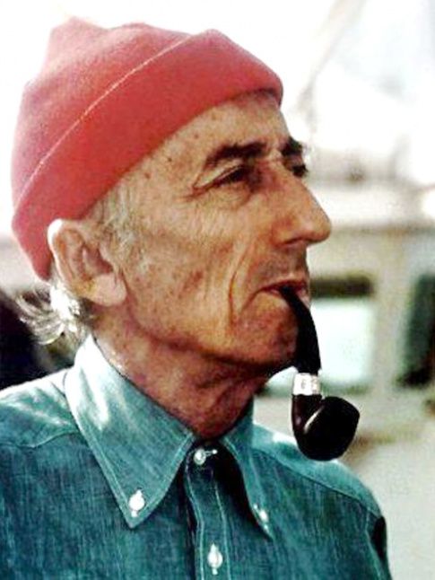 Chemise en jean boutonne haut + petit bonnet = le bon mix