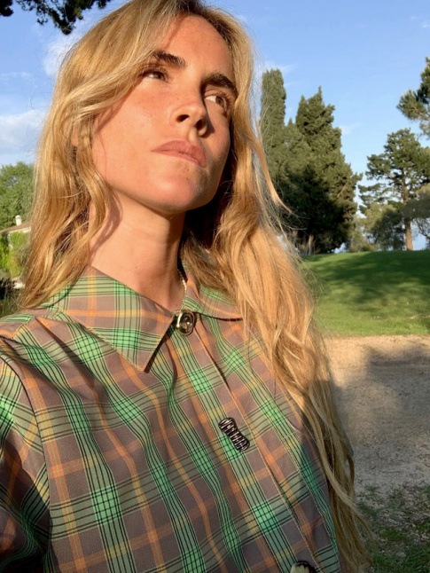 Mlant zeste de vert et boutons originaux, cette chemise  carreaux a tout bon !