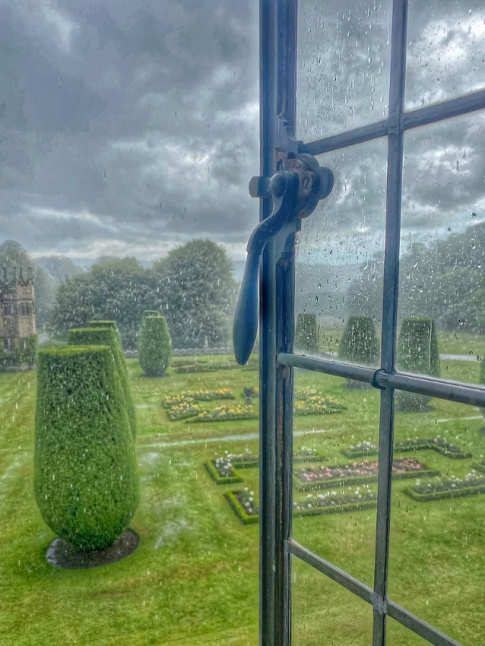 Il arrive qu'une tempte se rvle plus inspirante que le calme serein d'un ciel bleu...