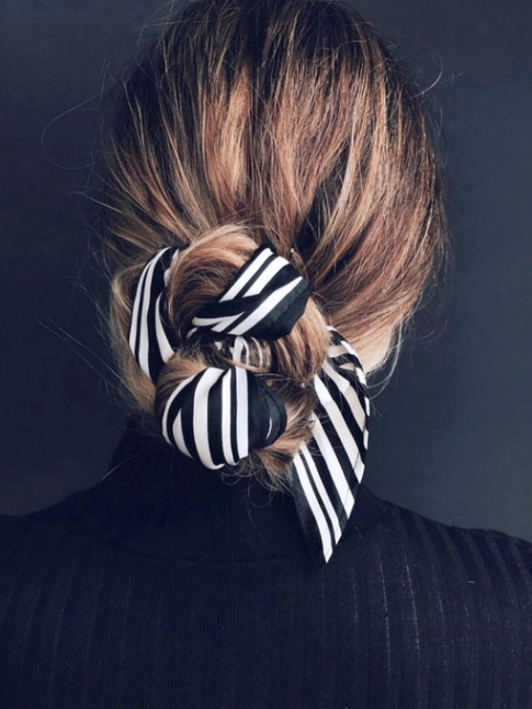 Chignon bas + foulard = le bon mix