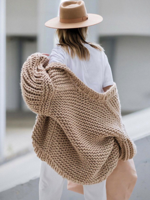 Les petits matins de septembre, rien de tel qu'un maxi gilet camel pour rchauffer un tee-shirt blanc !
