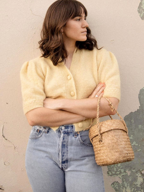 Jean bleached + tricot jaune ple = le bon mix