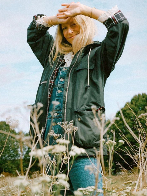 Veste esprit Barbour + blouse volante = le bon mix