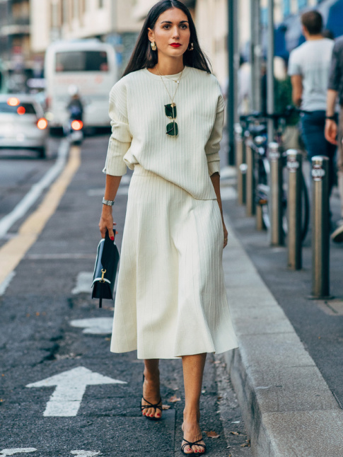 Total look blanc + accessoires noirs = le bon mix
