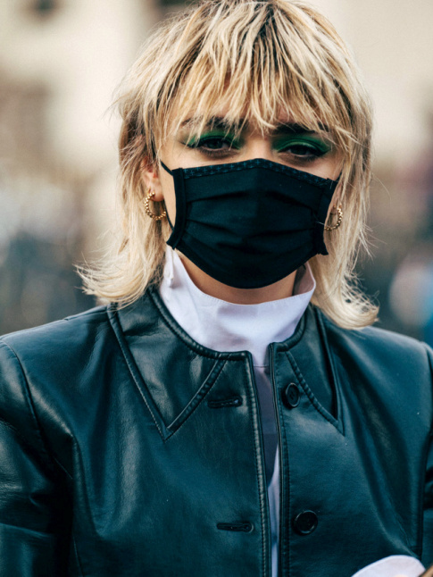 Reconnatrez-vous celle qui se cache derrire ce masque et cette coupe grungy peroxyde ?