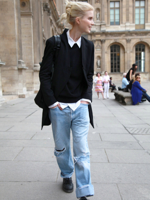 Rien de tel qu'une coiffure fminine pour gommer le premier degr d'un look boyish !