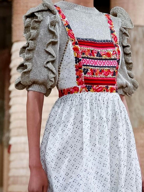 Maille + broderies anglaises = le bon mix