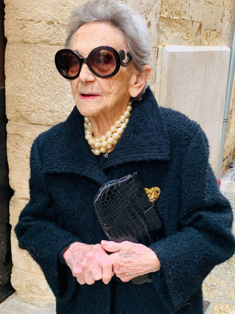 Oui au chic dsuet et  l'audace espigle !