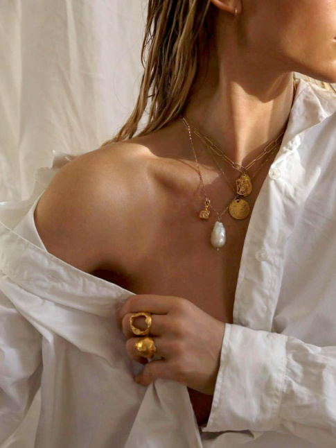 La chemise, l'crin idal pour les accumulations de bijoux !