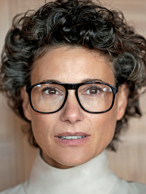 Lunettes de caractre + coupe courte joyeusement coiffe/dcoiffe = le bon mix