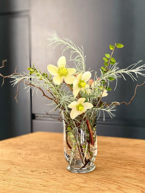 Brindilles + fleurs + plantes = le bon mix