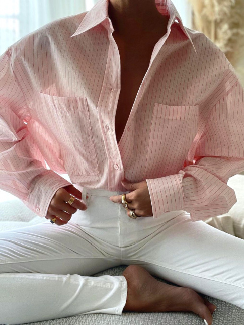 Oui aux chemises au volume masculin et  la teinte girly !