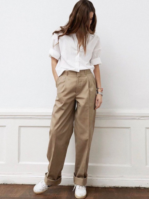 Large, masculin et marqu d'un pli sur le devant, ce pantalon a tout bon !