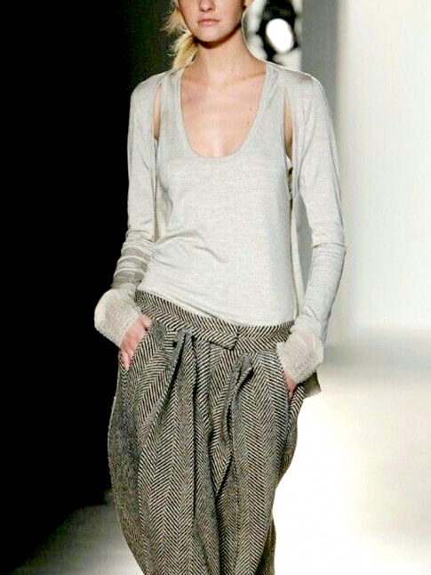 Pantalon ample en drap de laine + trs fin marcel = le bon mix