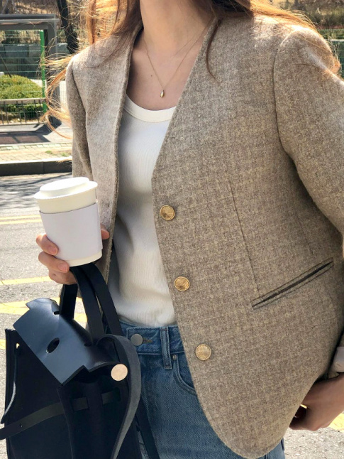 Pour ou contre la veste sans col ?