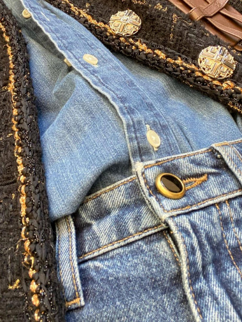 Veste Chanel + total look jean = le bon mix
