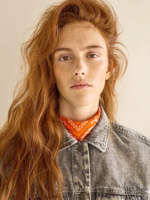 Denim noir dlav + touche d'orange = le bon mix