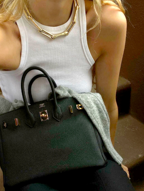 Collier dor chanette + marcel  emmanchures amricaines + sac chic rigide = le bon mix