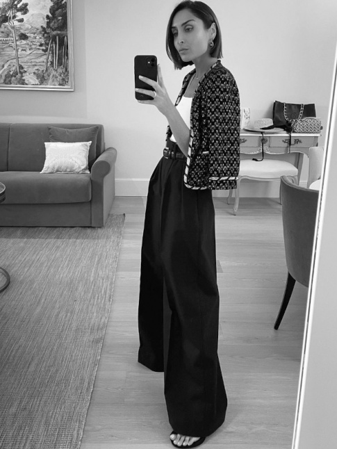 Maxi pantalon  pinces + veste courte = le bon mix