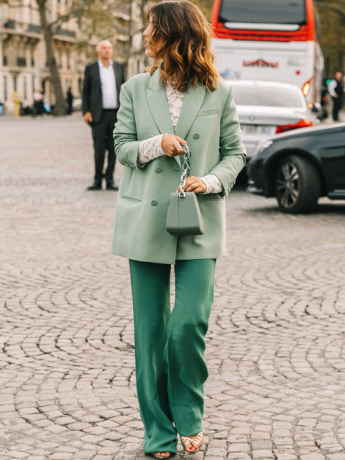 Oui au mix and match de verts relev d'une touche de blanc !