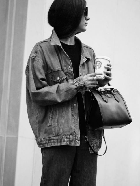 Blouson en jean + poignets lastiqus = le bon mix
