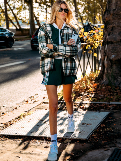 Oui au mix blouson cosy  carreaux/mini robe sportswear !