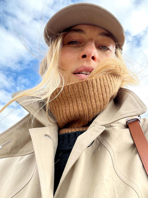 Col roul + casquette + trench = le bon mix