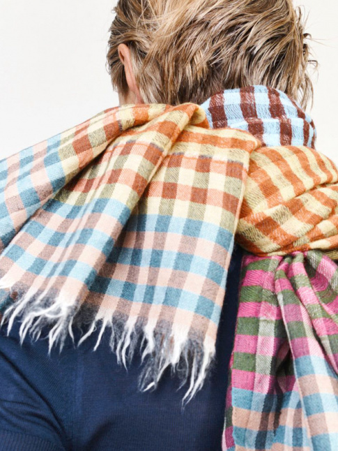Envie de piquer aux hommes de la griffe Épice leurs charpes  petits carreaux colors...