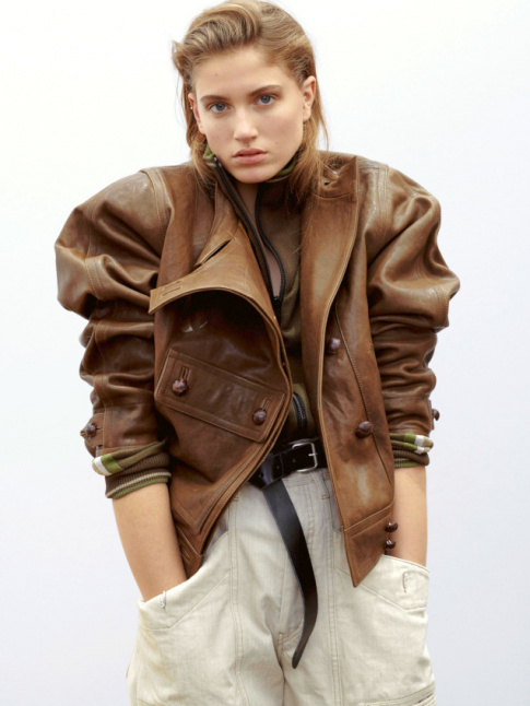 Wanted : un blouson en cuir trop grand voquant ceux des annes 80/90 !