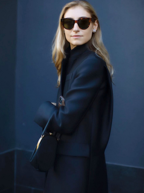 Mlant dtail masculin et ligne parfaite, ce manteau noir  tout bon !