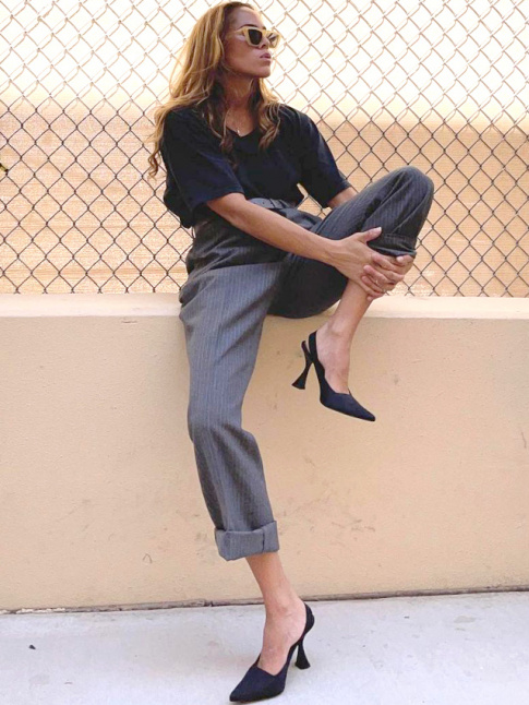 Il suffit souvent d'une paire de talons de caractre pour twister un look simple !