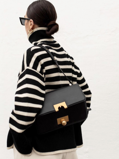 Oui au pull marinire trait sur une note minimaliste chic !